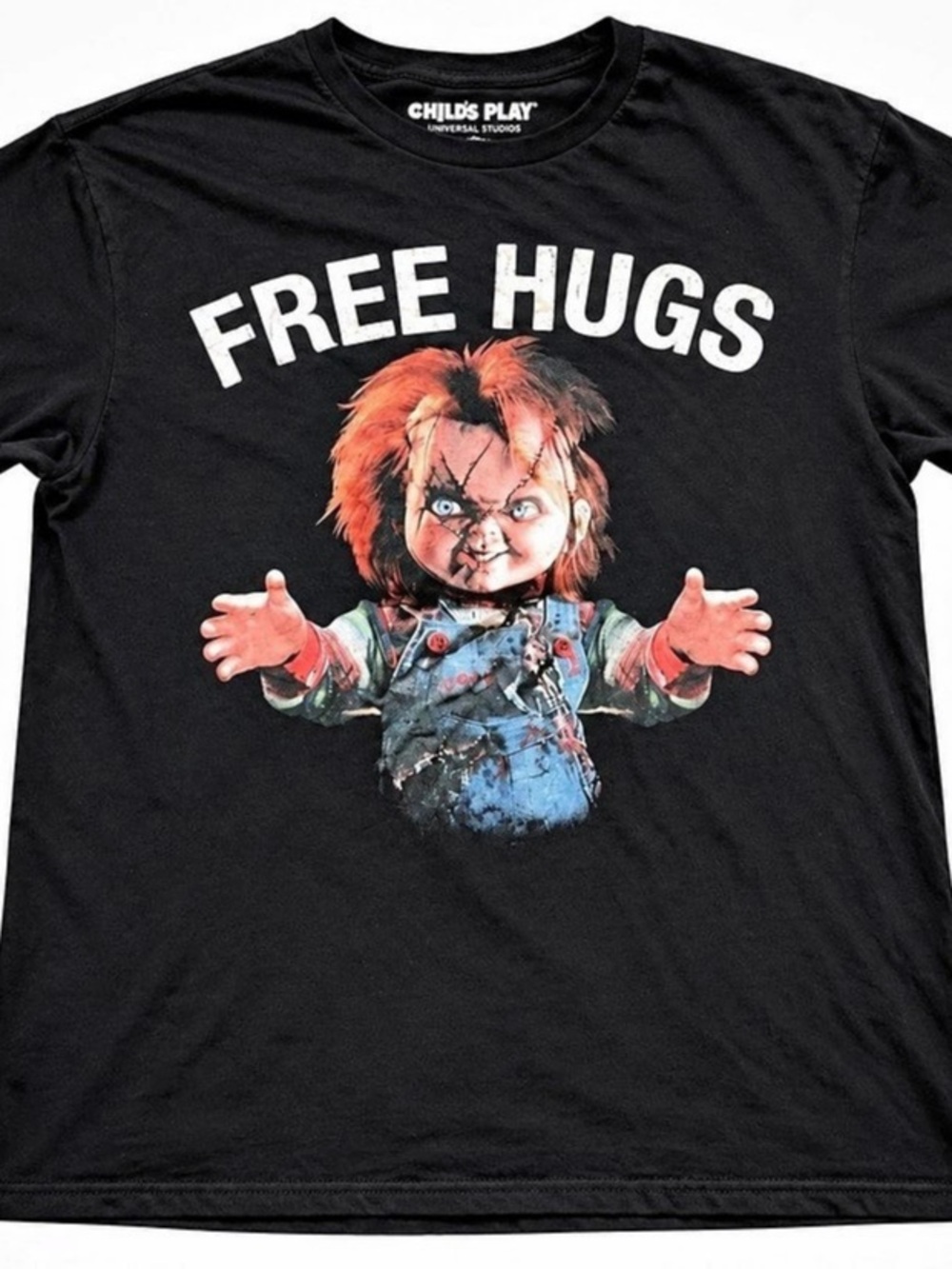Chucky Free Hugs Chucky T-Shirt Graphic Tee Size Medium Like New